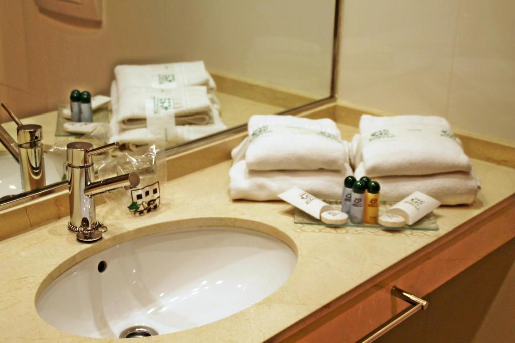 Apartahotel Ribera Арройо-де-ла-Энкомьенда Экстерьер фото