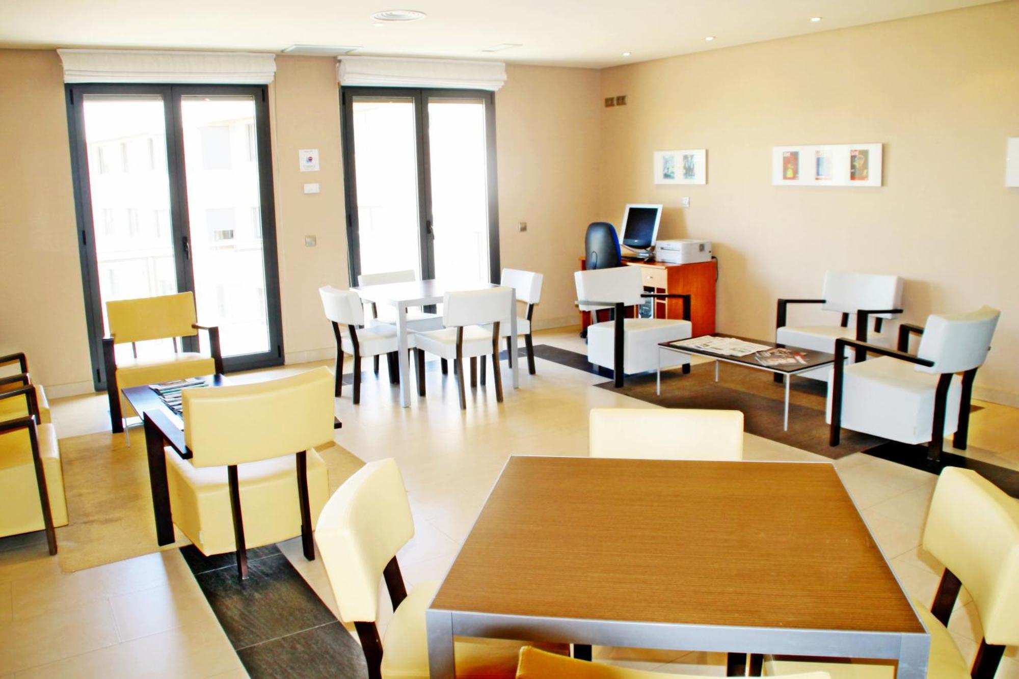 Apartahotel Ribera Арройо-де-ла-Энкомьенда Экстерьер фото